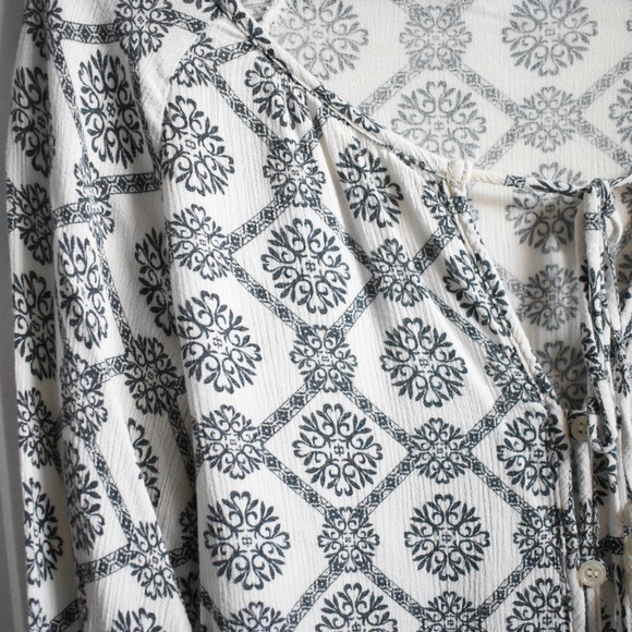 Patterned Blouse - Picture 1 of 3